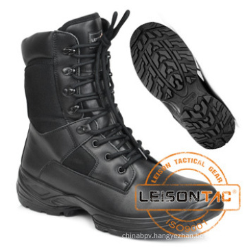 Tactical Boots is made of waterproof nylon and cowhide leather material for army